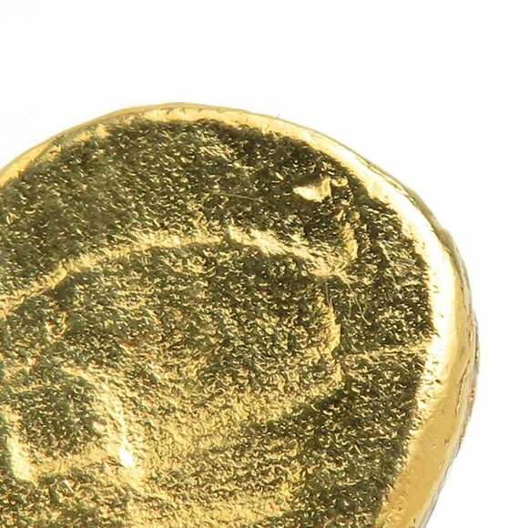 CHANEL Gold Logo Brooch - Picture 8 of 14